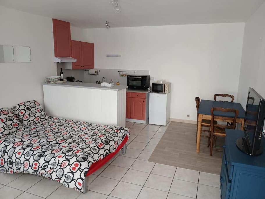 Studio Equipe Centre-Ville Aurillac Extérieur photo